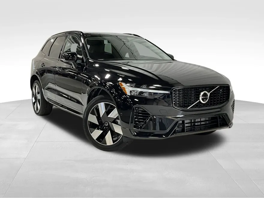 2025 Volvo XC60 Hybrid T8 Plus photo 1