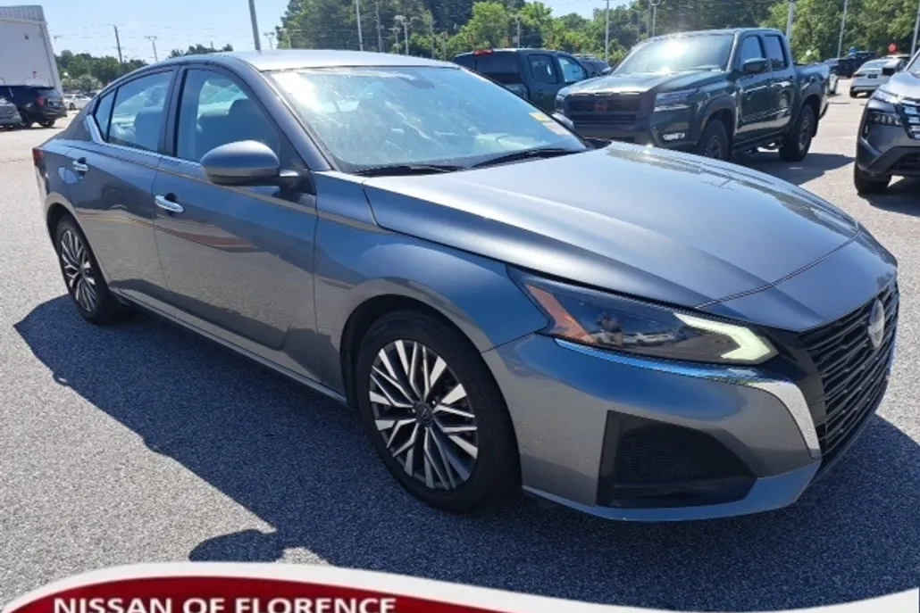 2023 Nissan Altima 2.5 SV photo 1
