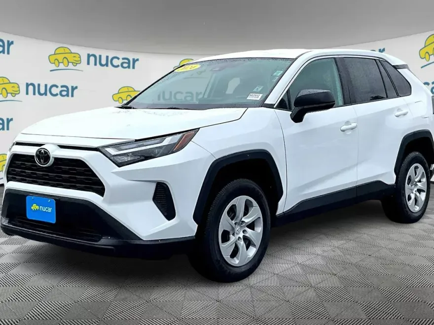 2024 Toyota RAV4 LE photo 1