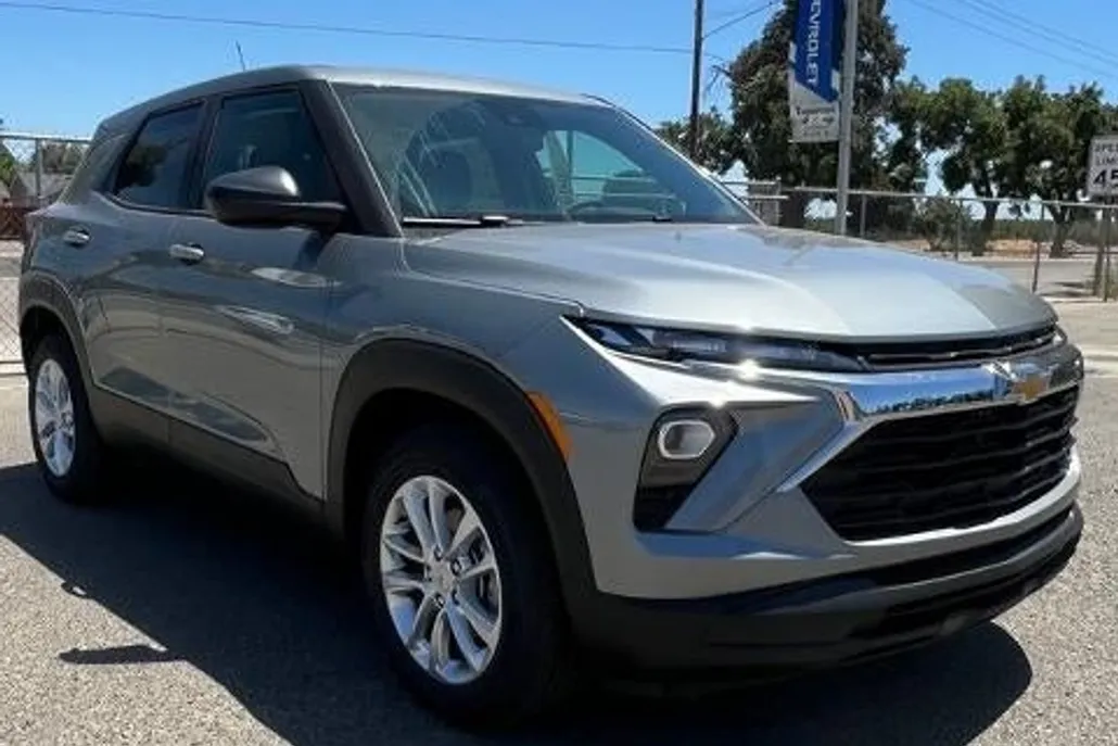 2026 Chevrolet Trailblazer LS photo 1