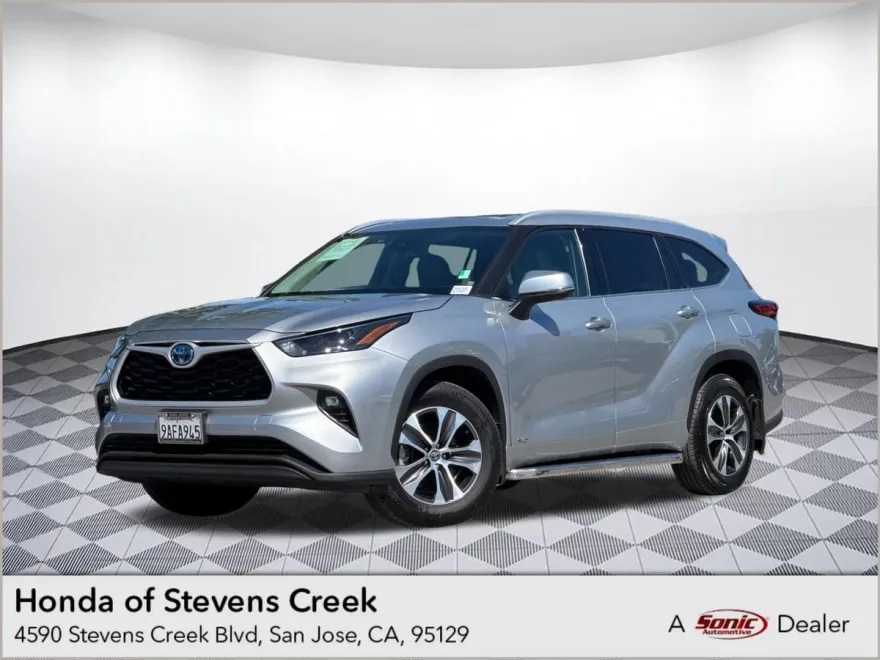 2022 Toyota Highlander Hybrid XLE photo 1