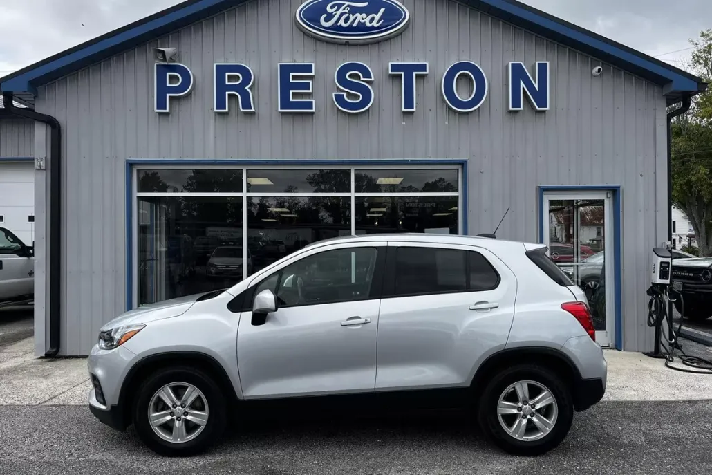 2020 Chevrolet Trax LS photo 1