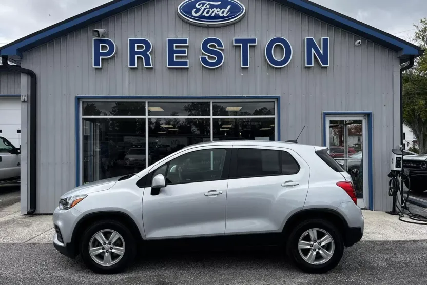 2020 Chevrolet Trax LS photo 1