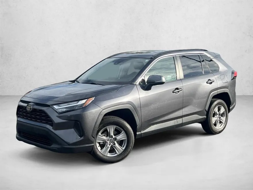 2024 Toyota RAV4 XLE photo 1