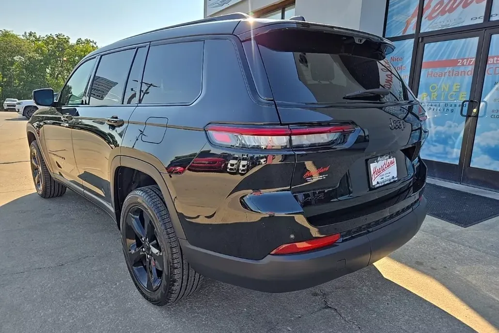 2025 Jeep Grand Cherokee Limited photo 1