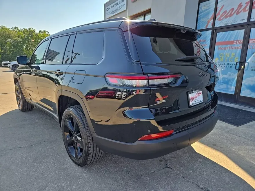 2025 Jeep Grand Cherokee Limited photo 1