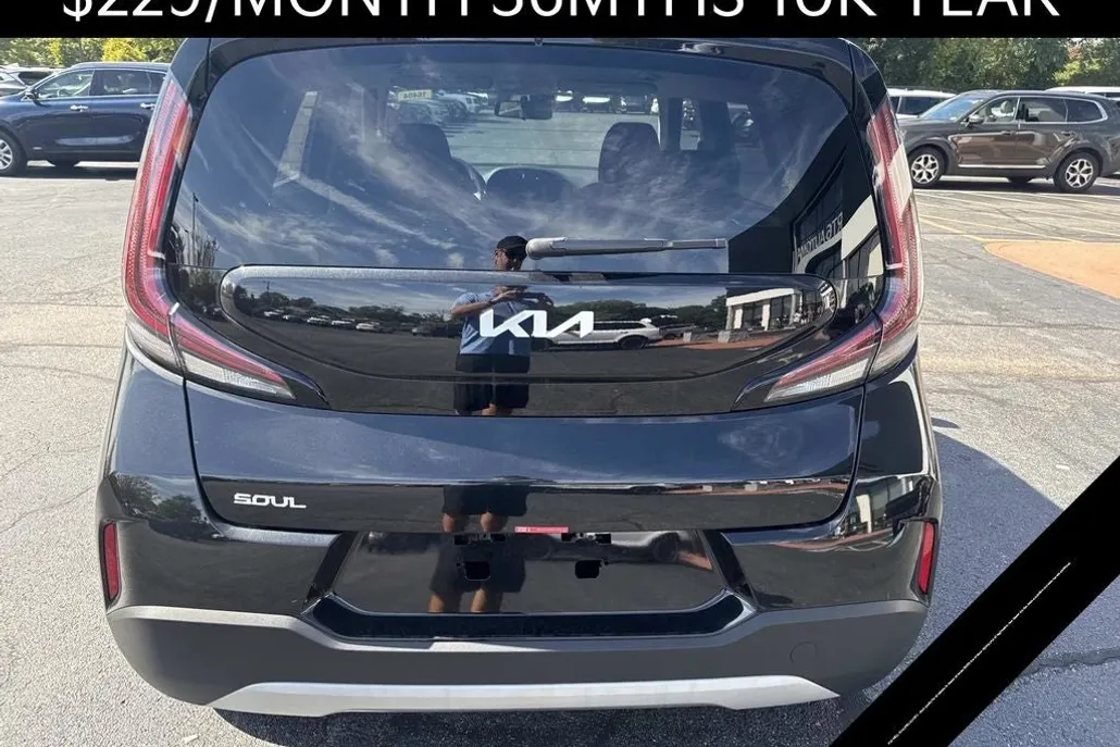 2025 Kia Soul LX photo 1