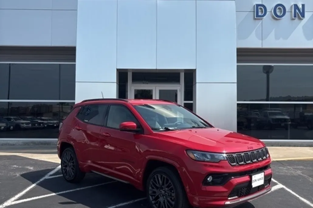 2023 Jeep Compass Limited photo 1