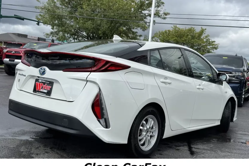 2018 Toyota Prius Prime Plus photo 1