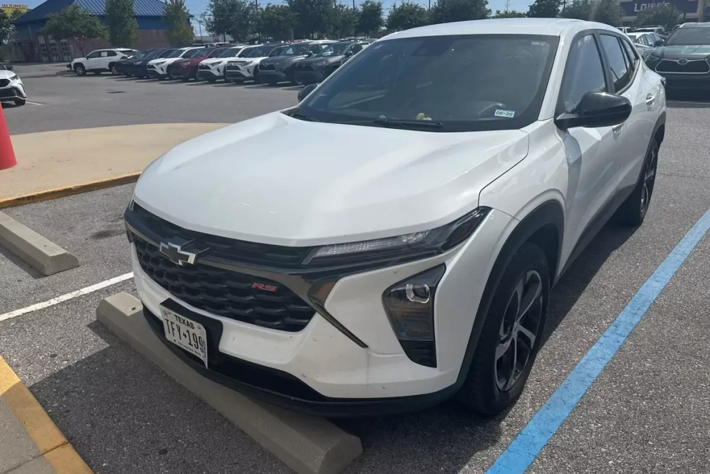 2024 Chevrolet Trax photo 1