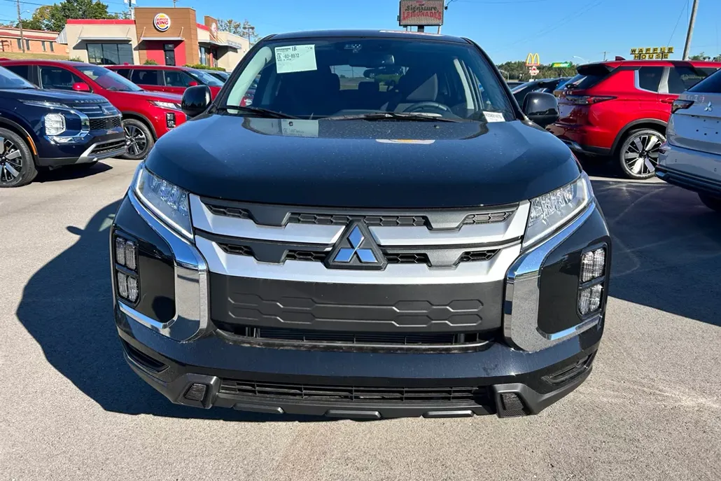 2025 Mitsubishi Outlander Sport SE photo 1