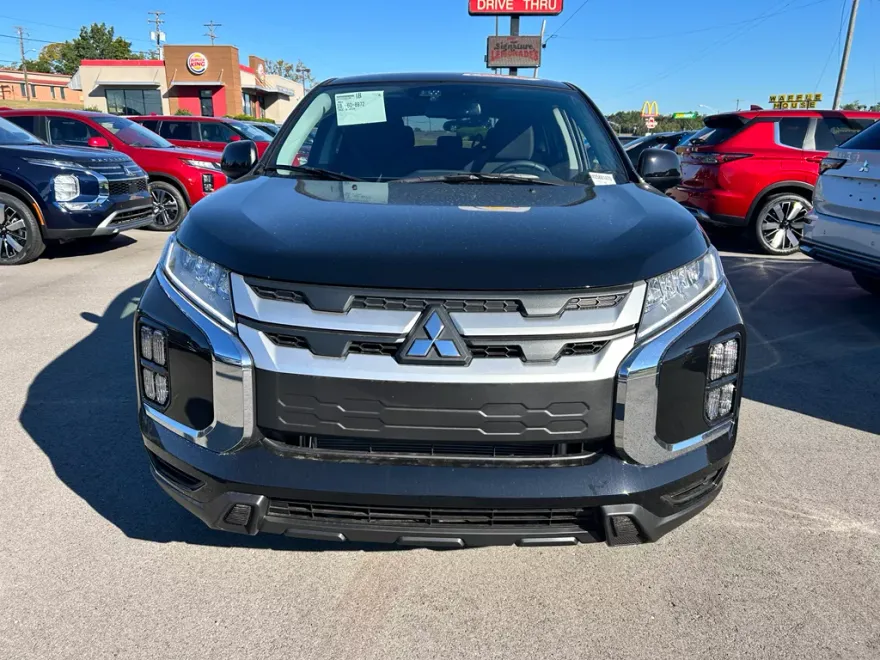 2025 Mitsubishi Outlander Sport SE photo 1