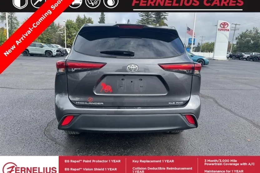 2022 Toyota Highlander XLE photo 1