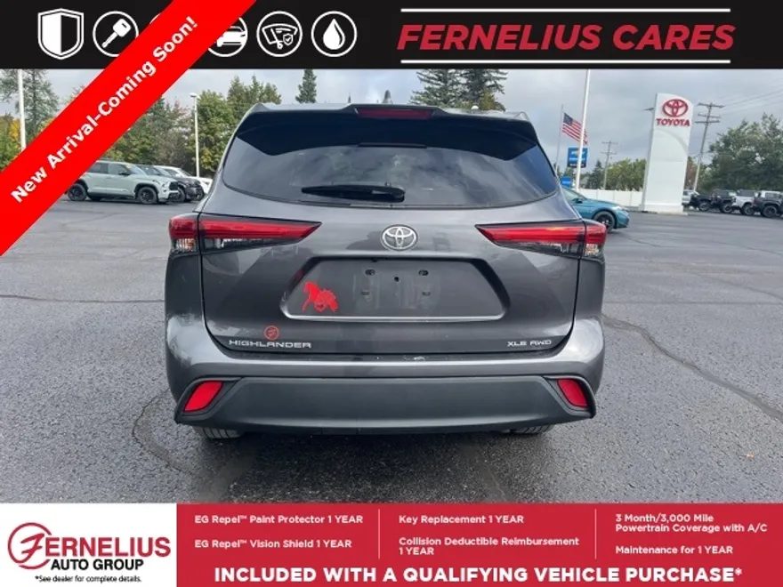 2022 Toyota Highlander XLE photo 1