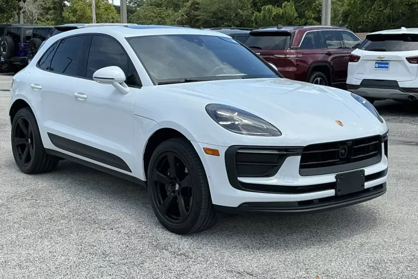 2022 Porsche Macan Base photo 1