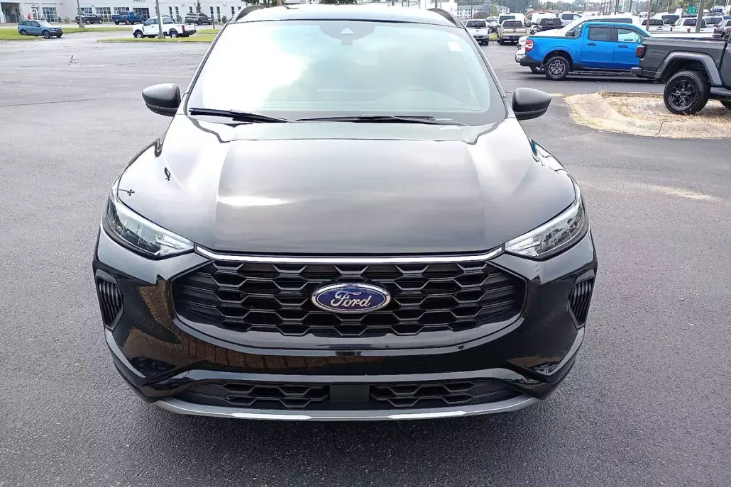 2023 Ford Escape ST-Line photo 1