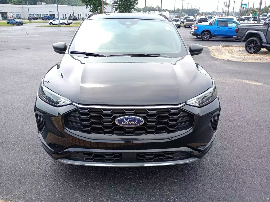 2023 Ford Escape ST-Line photo 1