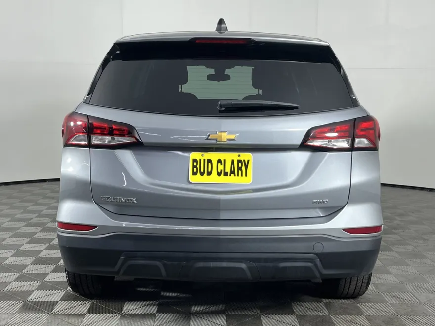 2023 Chevrolet Equinox LS photo 1