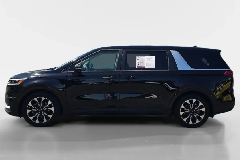 2024 Kia Carnival EX photo 1