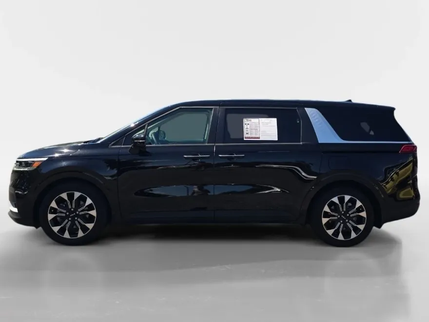2024 Kia Carnival EX photo 1