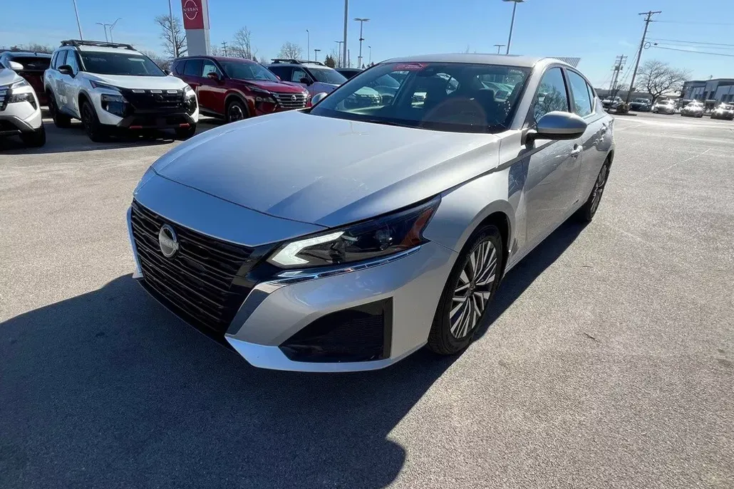 2024 Nissan Altima 2.5 SV photo 1
