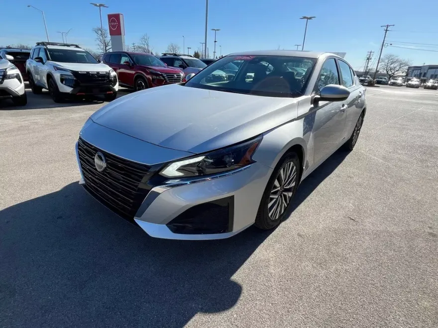 2024 Nissan Altima 2.5 SV photo 1