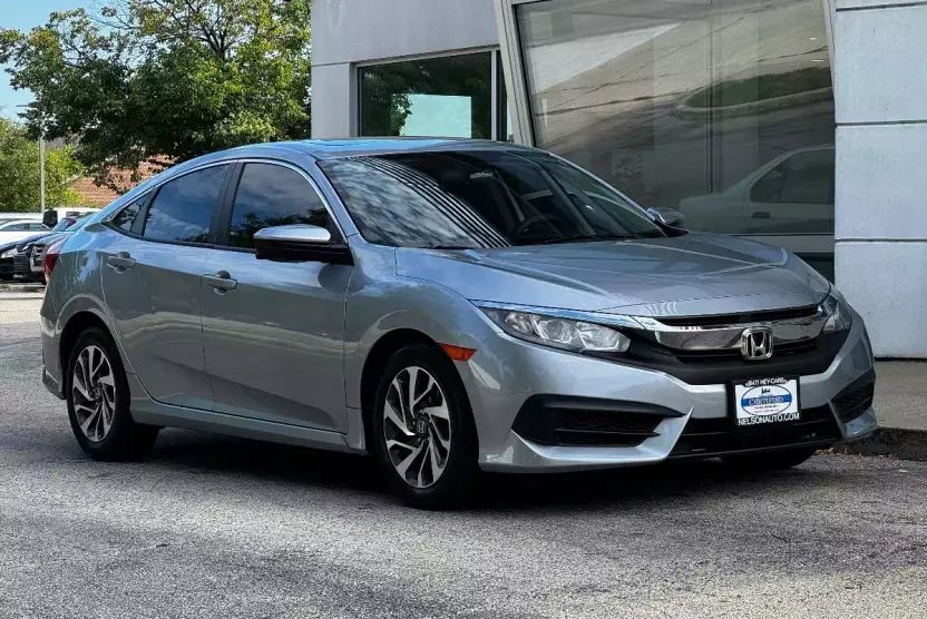 2018 Honda Civic EX photo 1
