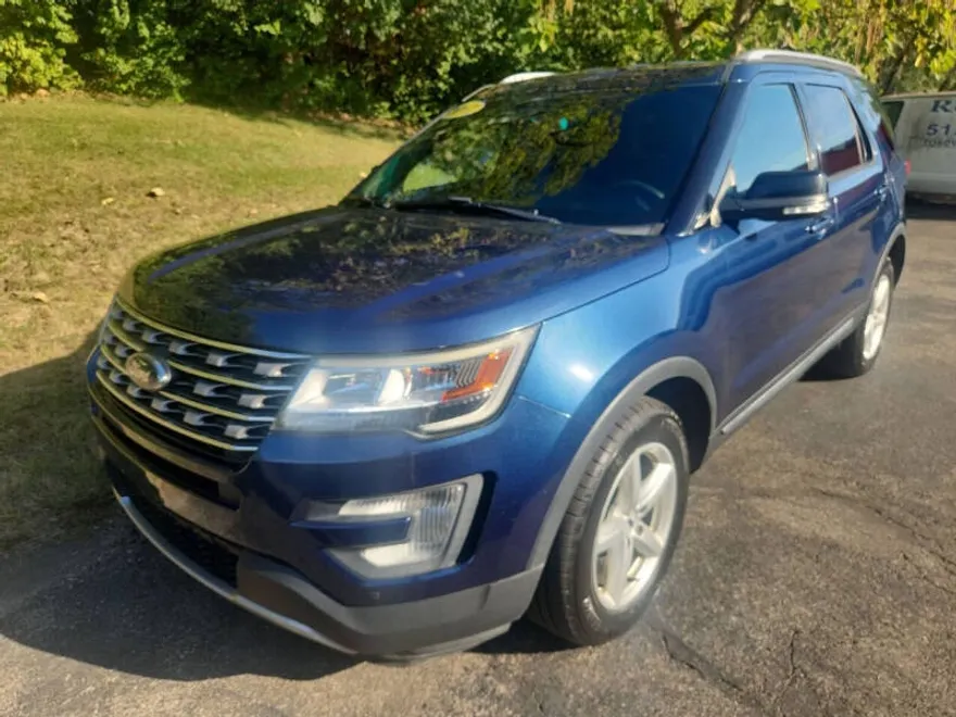 2017 Ford Explorer XLT photo 1