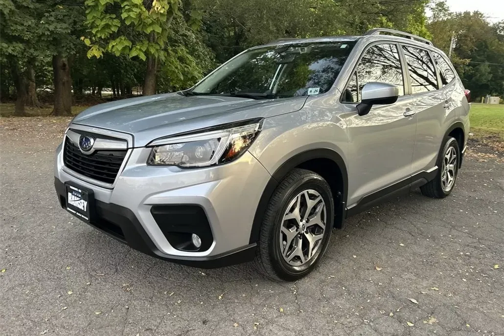 2021 Subaru Forester Premium photo 1