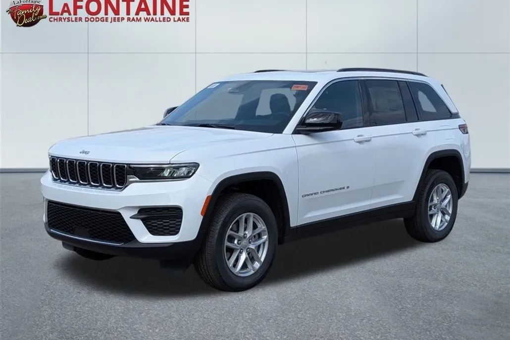 2025 Jeep Grand Cherokee Laredo photo 1