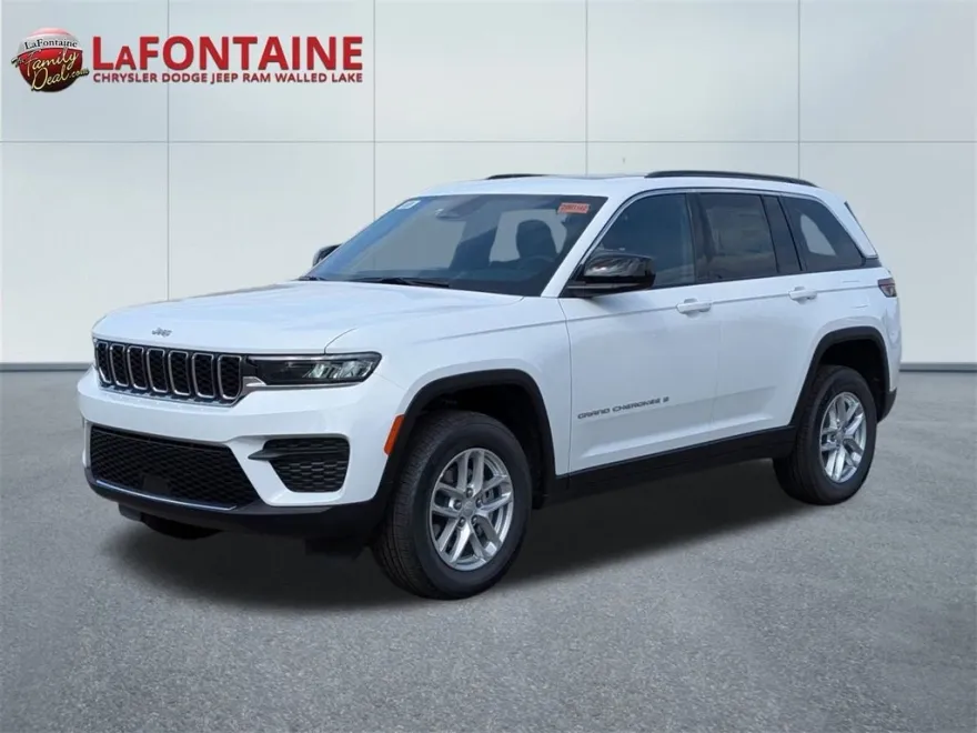 2025 Jeep Grand Cherokee Laredo photo 1