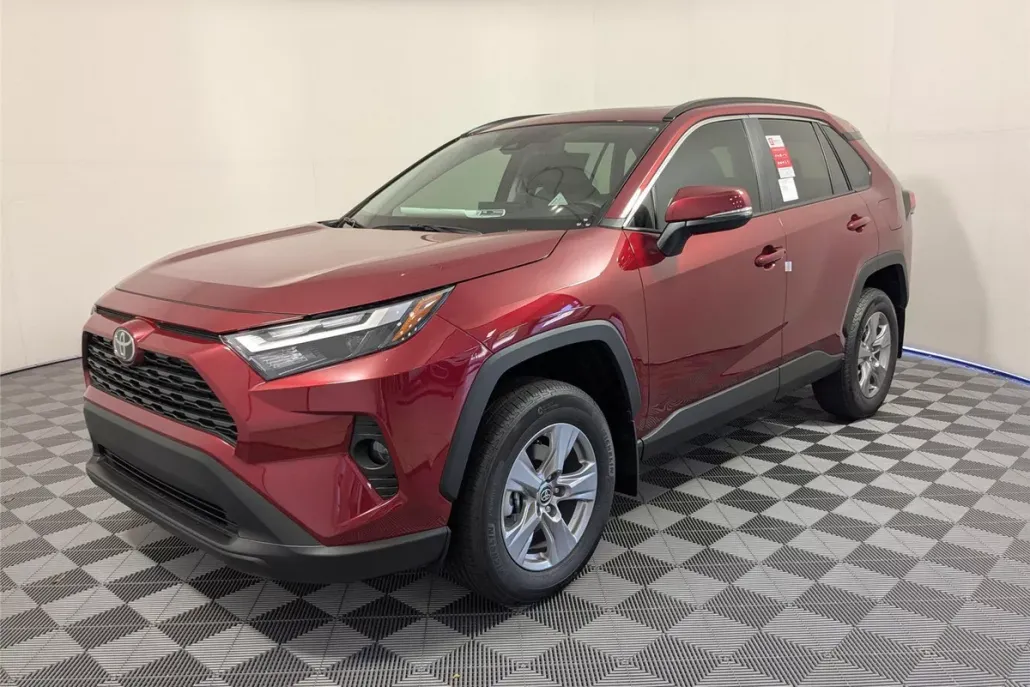 2025 Toyota RAV4 XLE photo 1