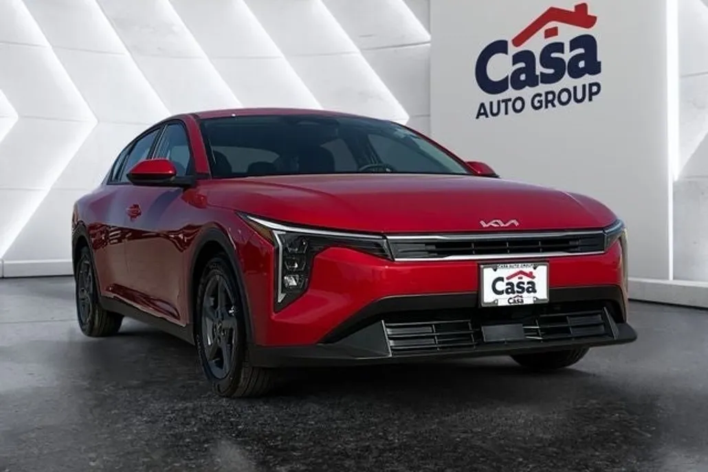 2025 Kia K4 LXS photo 1