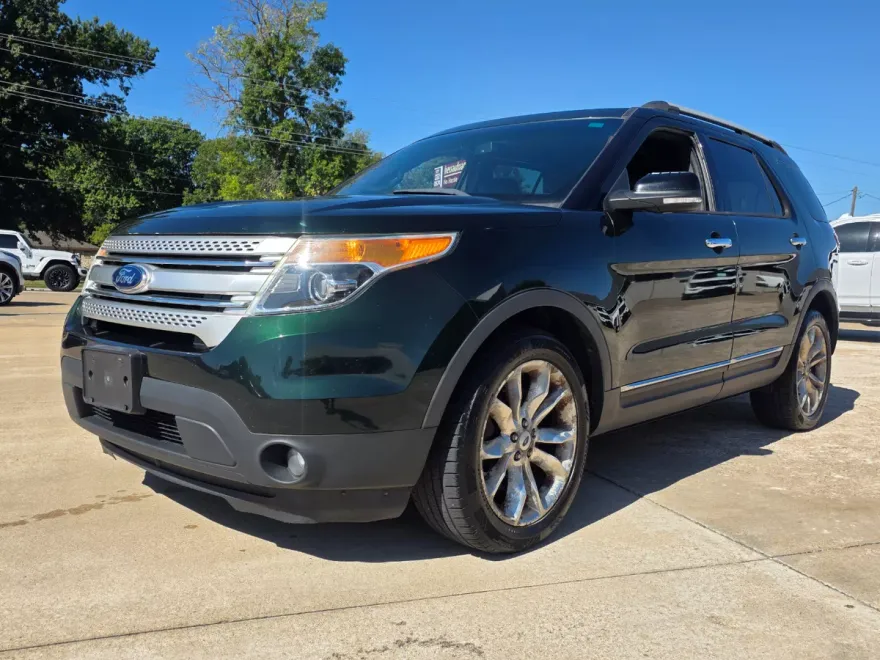 2013 Ford Explorer XLT photo 1