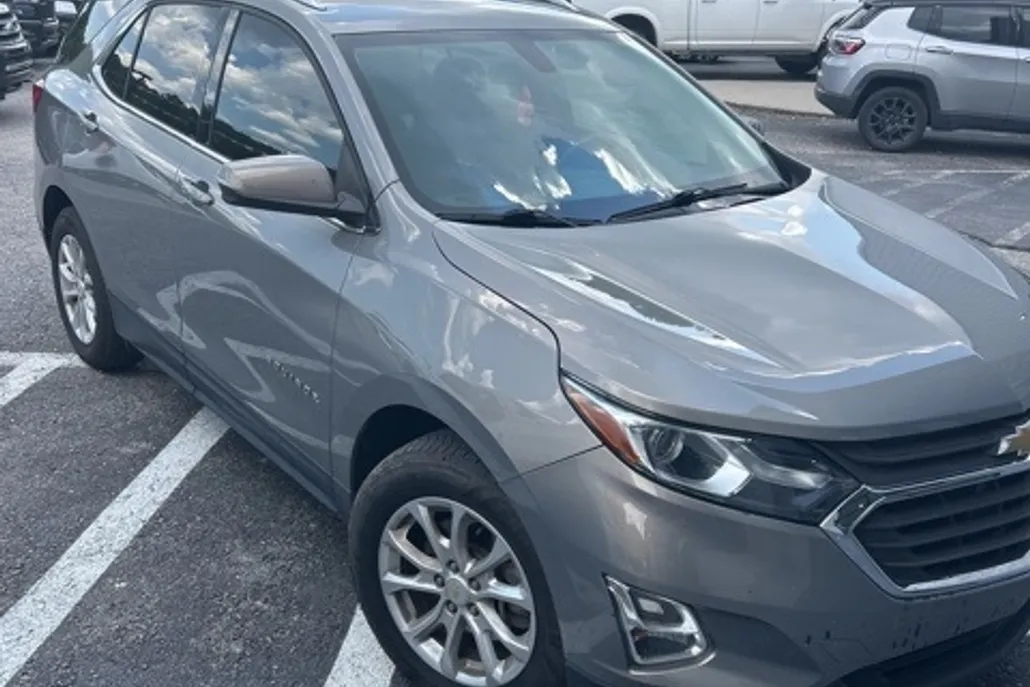2018 Chevrolet Equinox LT photo 1