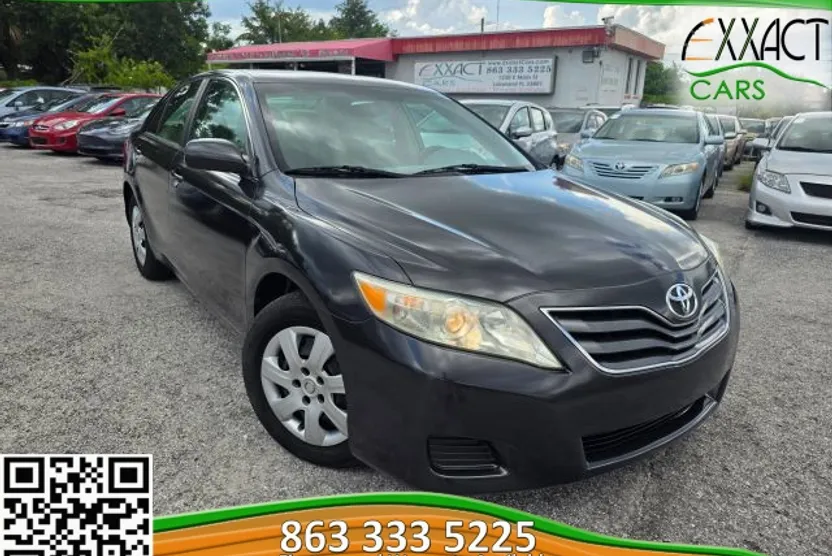 2010 Toyota Camry LE photo 1