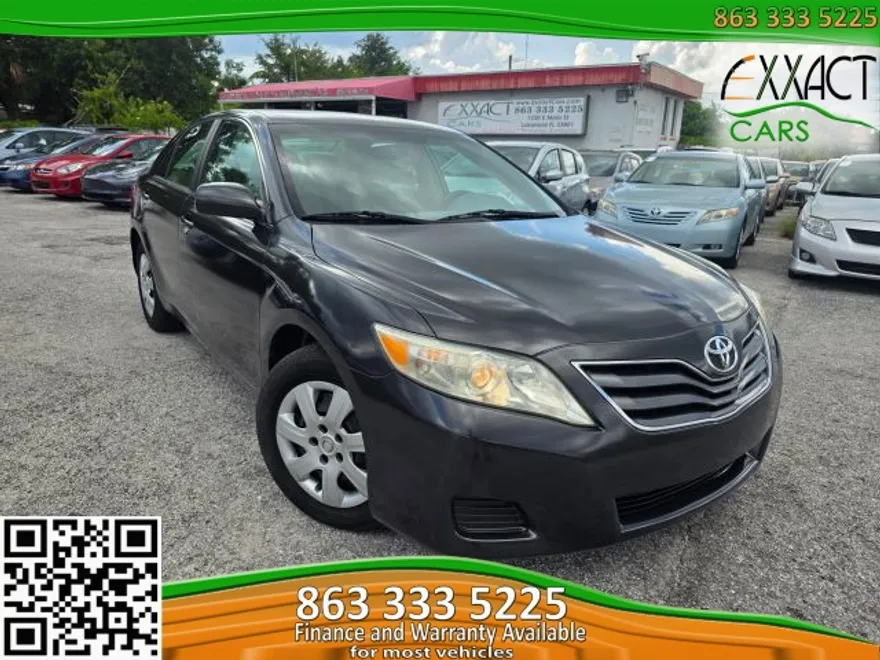 2010 Toyota Camry LE photo 1