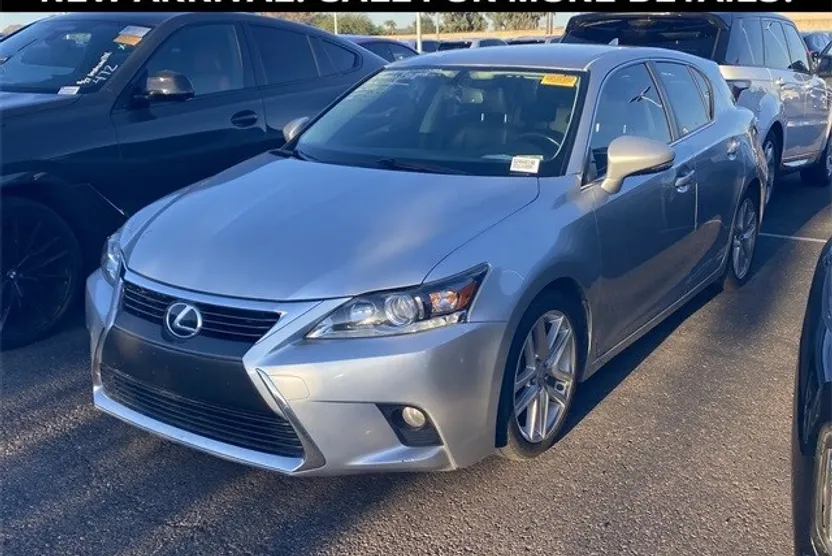 2016 Lexus CT 200h photo 1