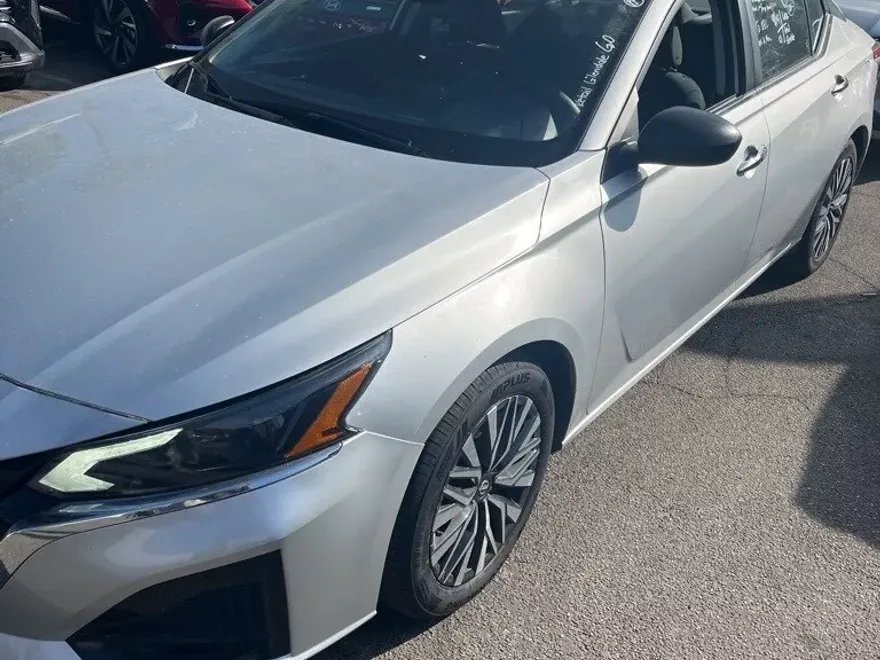 2024 Nissan Altima 2.5 SV photo 1