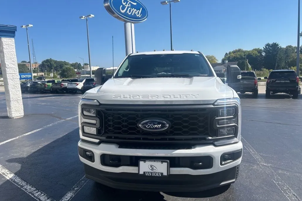 2023 Ford F-250 photo 1