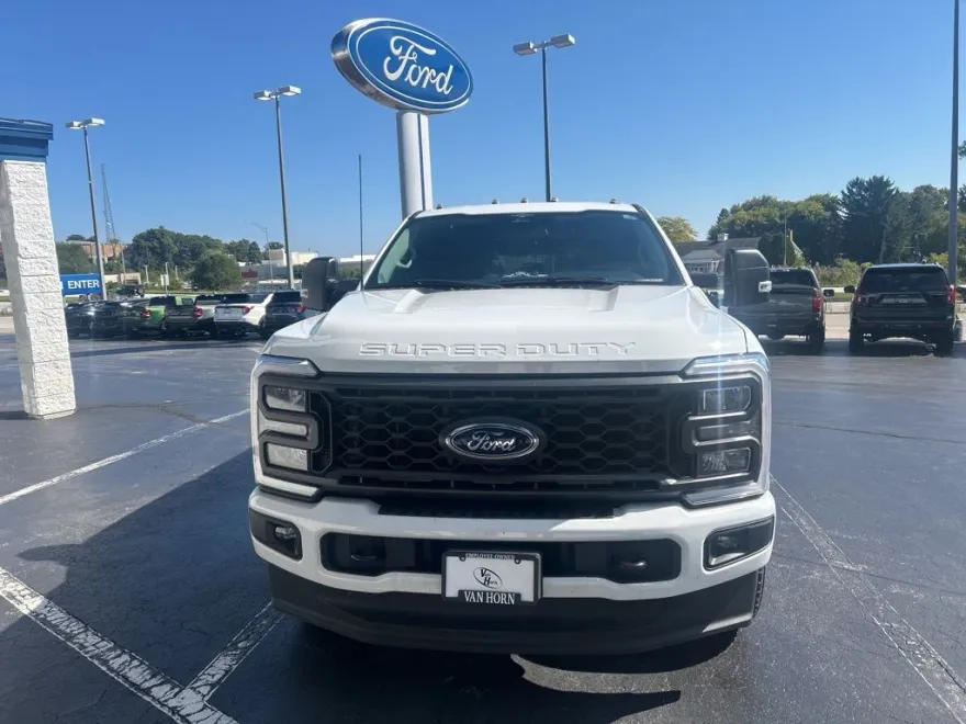 2023 Ford F-250 photo 1
