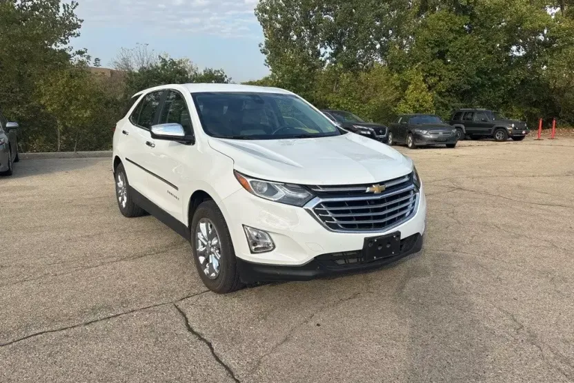 2021 Chevrolet Equinox LS photo 1