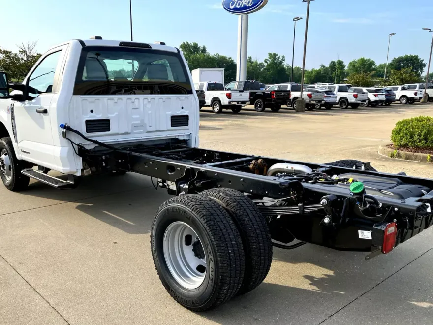 2025 Ford F-350 photo 1