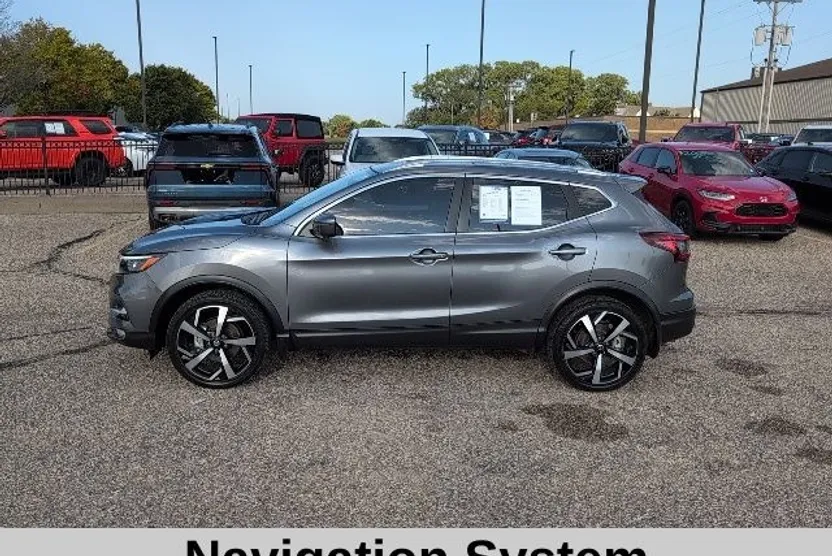 2022 Nissan Rogue Sport SL photo 1