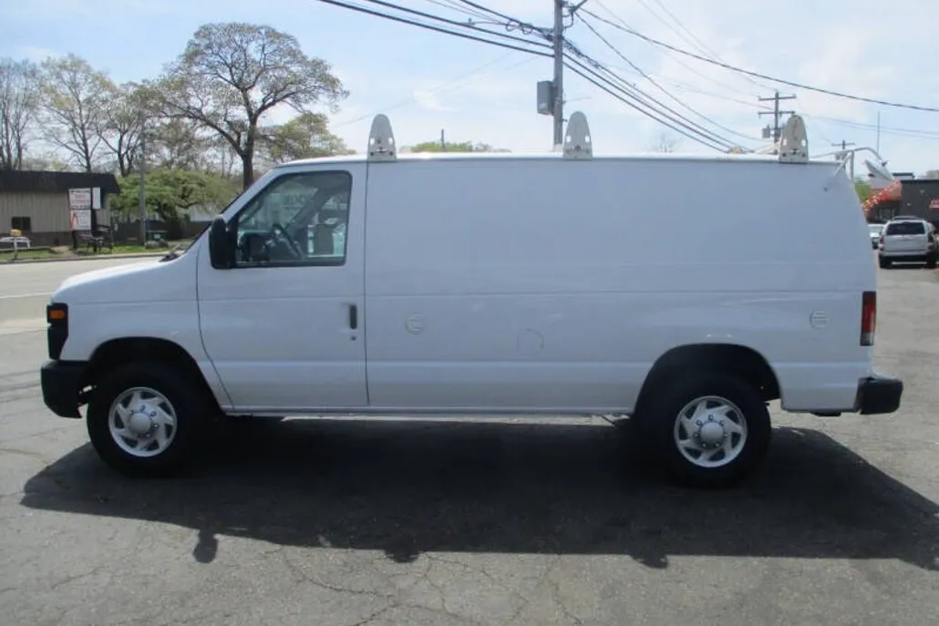 2011 Ford E-250 photo 1
