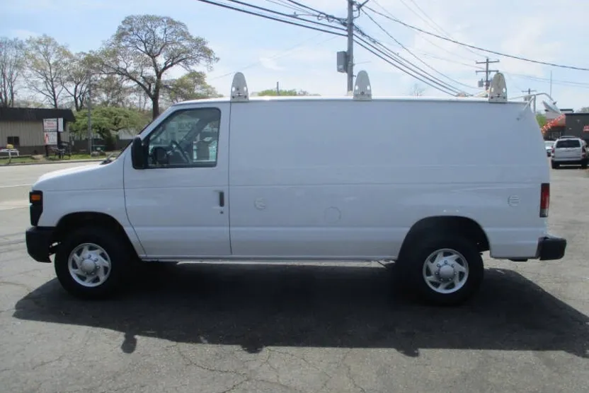 2011 Ford E-250 photo 1