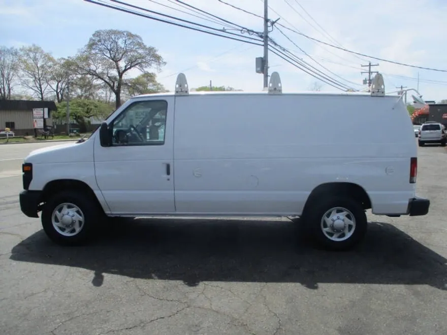 2011 Ford E-250 photo 1
