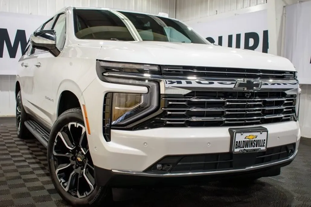 2025 Chevrolet Suburban Premier photo 1