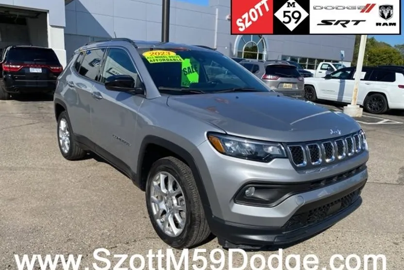 2023 Jeep Compass Latitude Lux photo 1