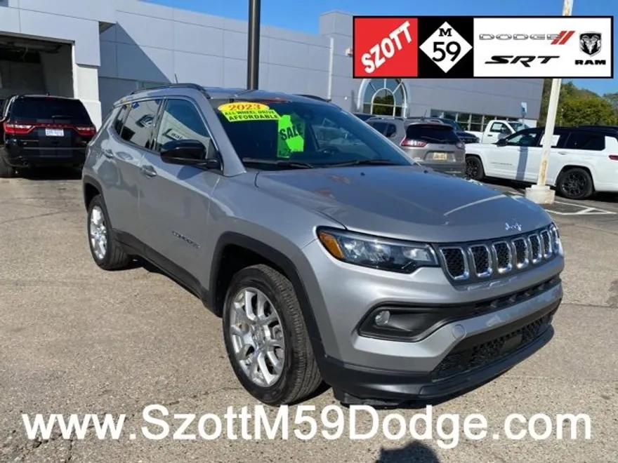 2023 Jeep Compass Latitude Lux photo 1